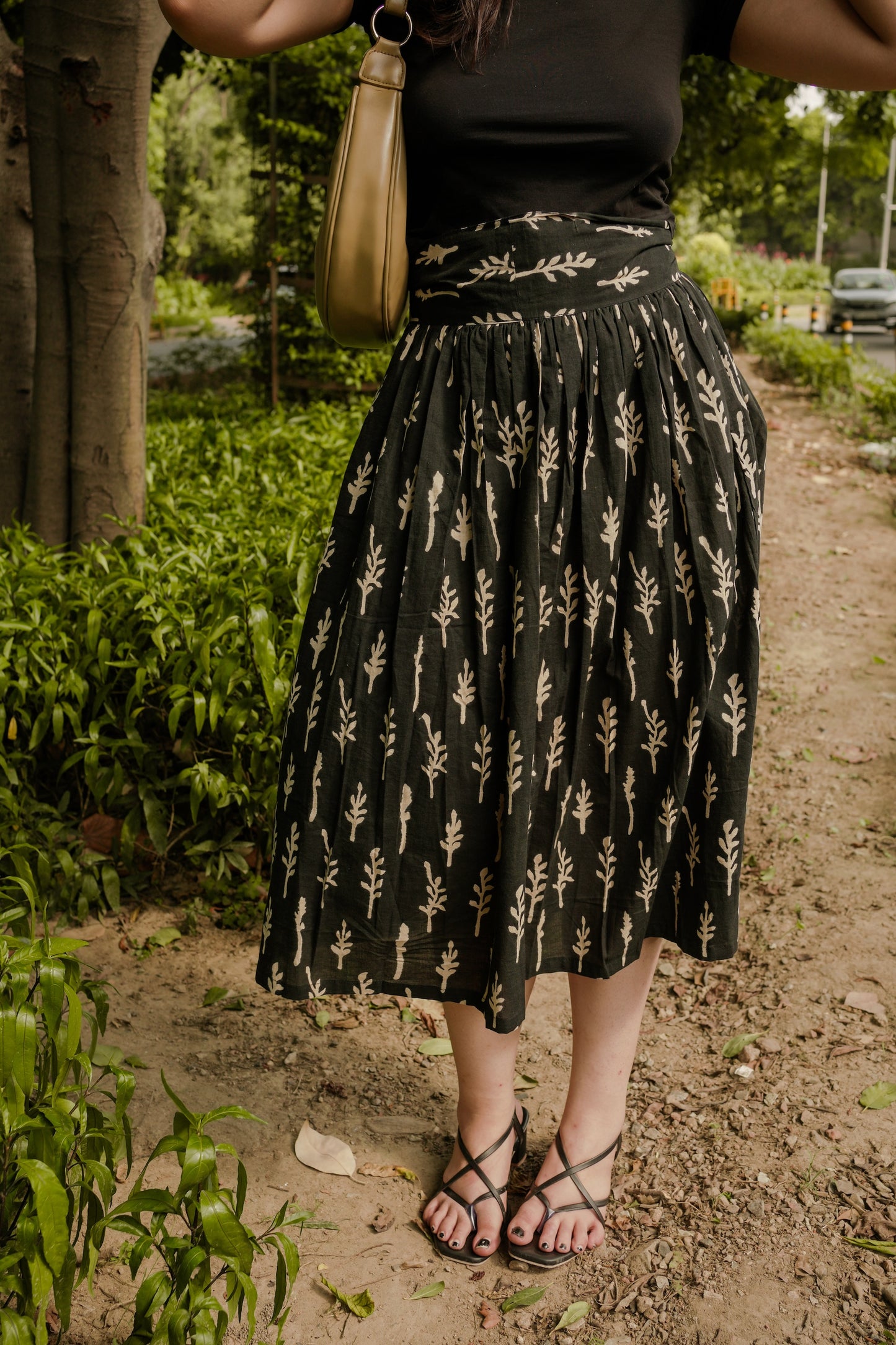 HOUR-GLASS SKIRT- vanika