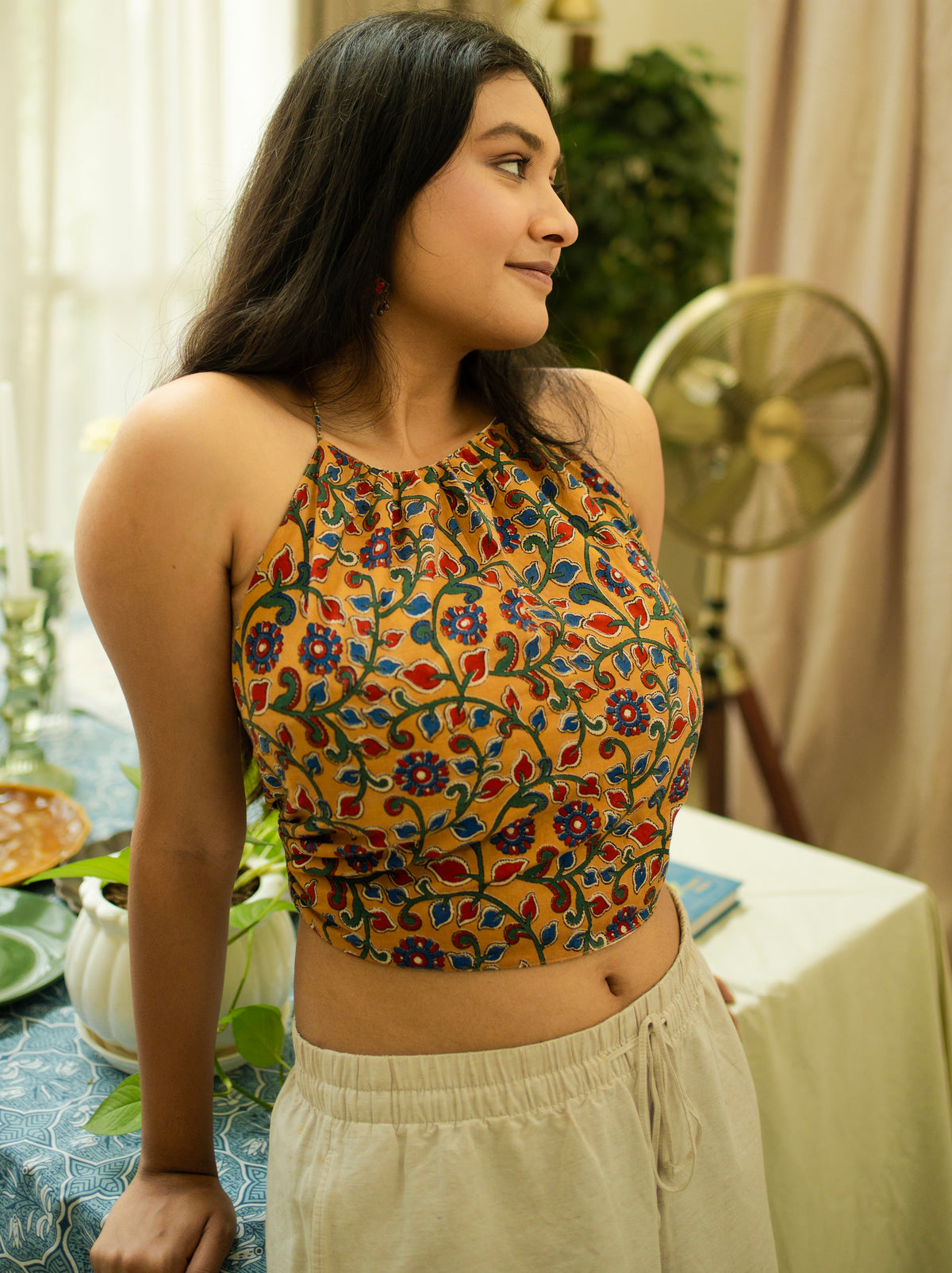 IT'S BACKLESS TOP- NERGIS